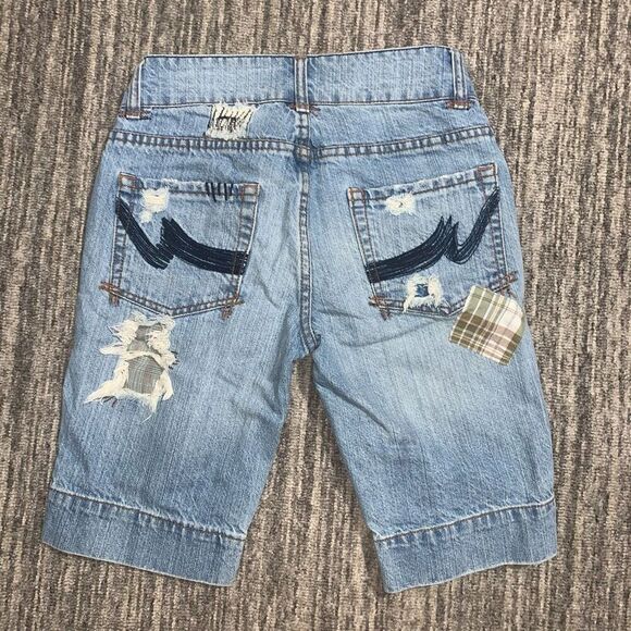 Something Trickie Womens‎ Size 0 Patchwork Denim Bermuda Shorts Blue Distressed - Picture 7 of 7